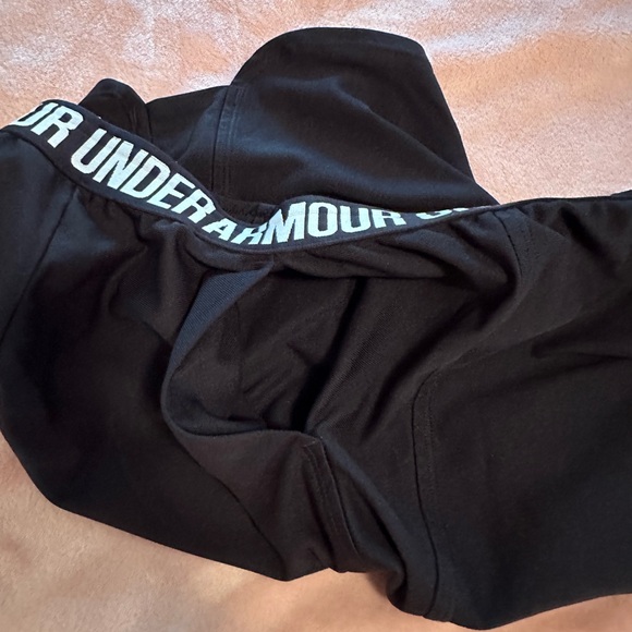 Under Armour Black Athletic Shorts with Pockets - Picture 4 of 5